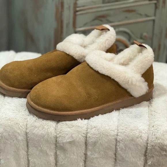 Koolaburra Tan Slippers with Plush Lining and Rubber Sole - Picture 9 of 9